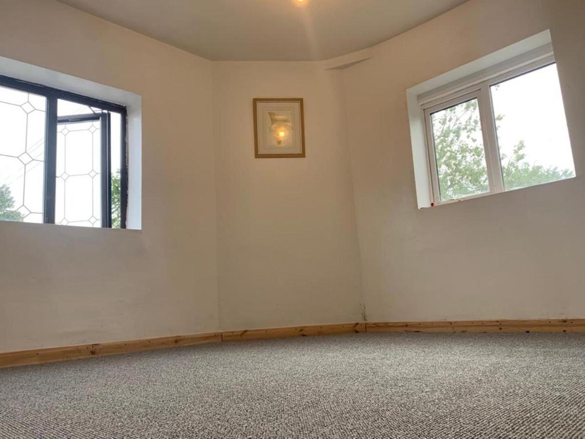 One Lovely Apartmt 1 Double & 2 Camp Beds Appartement Stoke-on-Trent Buitenkant foto