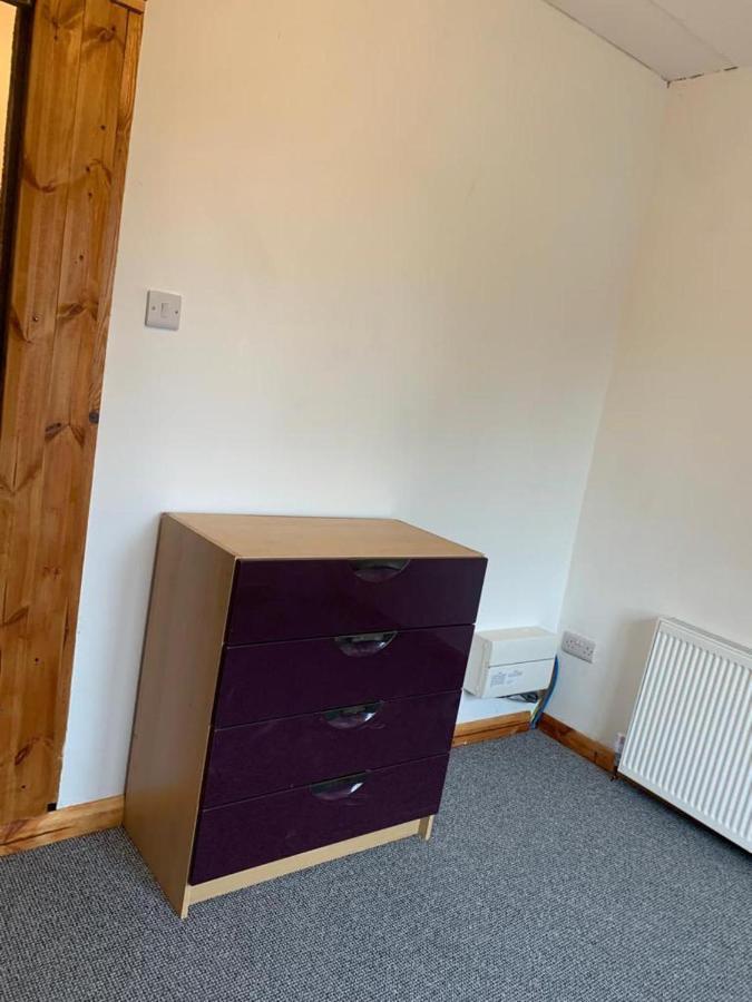 One Lovely Apartmt 1 Double & 2 Camp Beds Appartement Stoke-on-Trent Buitenkant foto