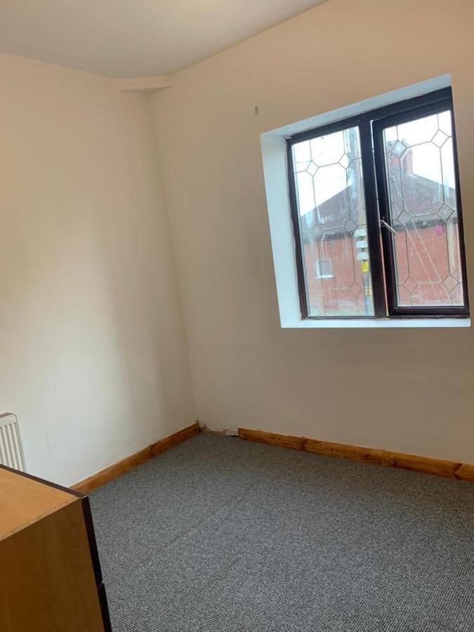 One Lovely Apartmt 1 Double & 2 Camp Beds Appartement Stoke-on-Trent Buitenkant foto